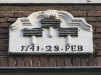 905484 Afbeelding van de gevelsteen 'De drie roskammen', in de voorgevel van het pand Jansveld 41 te Utrecht.N.B. Het ...